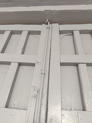 Portada de madera antigua.