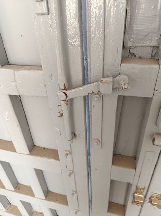 Portada de madera antigua.