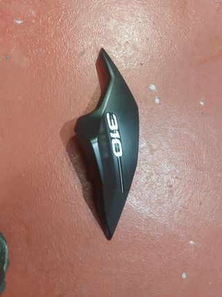 Embellecedor derecho faro BMW G310R (2020)