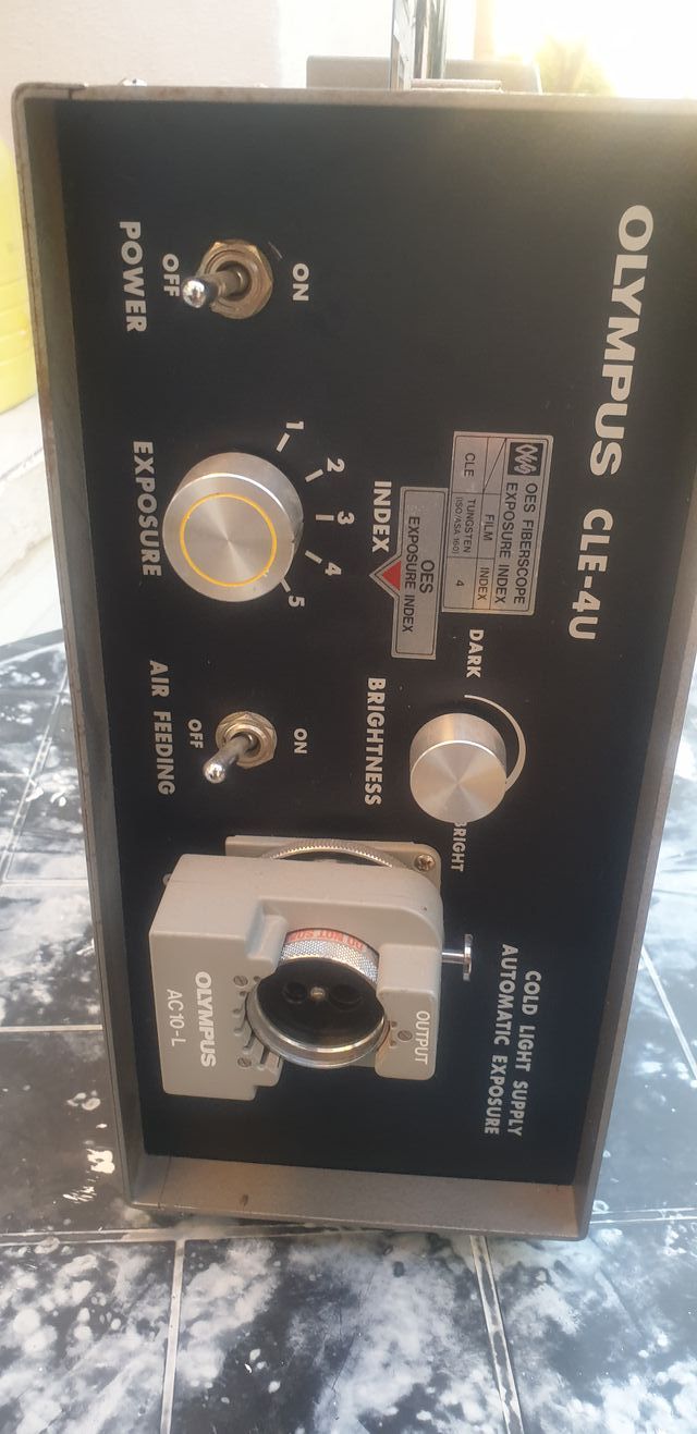 Olympus CLE-4U: Fuente luz endoscopio