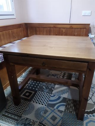 Mesa madera + banco: rústica y acogedor