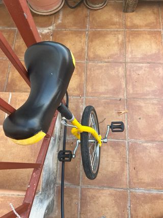 Monociclo amarillo vintage