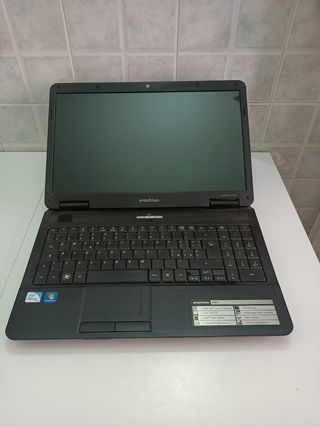 eMachines E527 Notebook Intel celeron 900  2gb leg