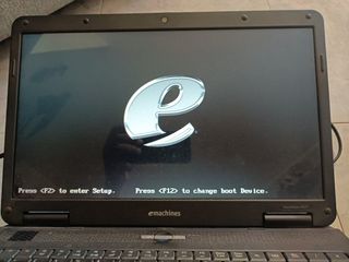 eMachines E527 Notebook Intel celeron 900  2gb leg