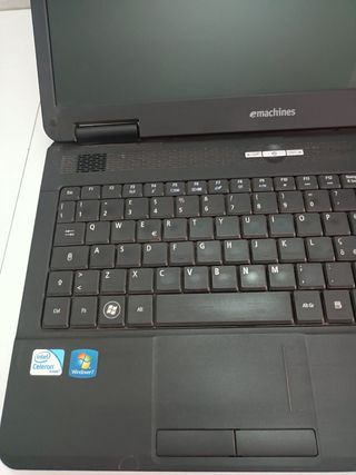eMachines E527 Notebook Intel celeron 900  2gb leg