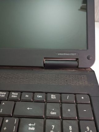 eMachines E527 Notebook Intel celeron 900  2gb leg