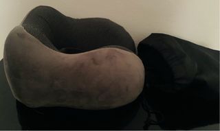 Almohada viaje cuello gris