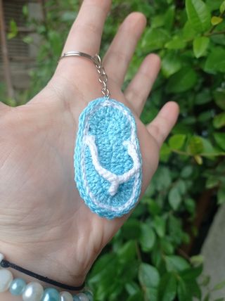 Llavero chancla azul y blanco