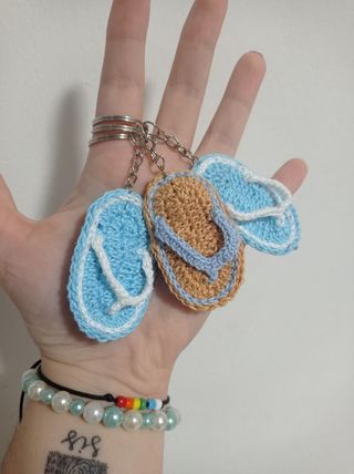 Llavero chancla azul y blanco