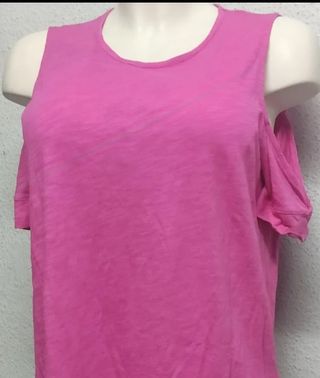Blusa rosa con ojales