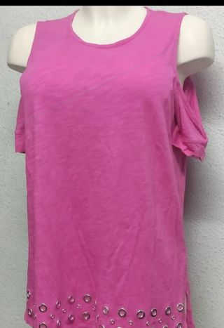 Blusa rosa con ojales