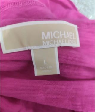 Blusa rosa con ojales