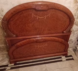 Cama madera marrón