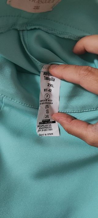Traje chaqueta aguamarina con plumas T42