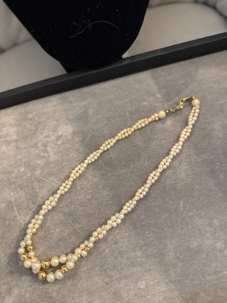 Collar Zara dorado y blanco