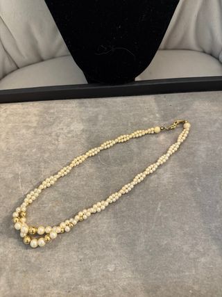 Collar Zara dorado y blanco