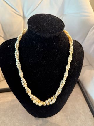 Collar Zara dorado y blanco
