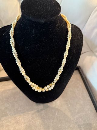 Collar Zara dorado y blanco