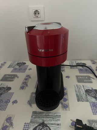Cafetera Nespresso Krups Vertuo Next Roja