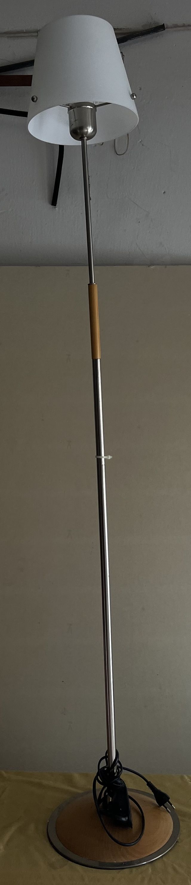 Lámpara pie moderna metal madera CON LUZ  PROGRESI