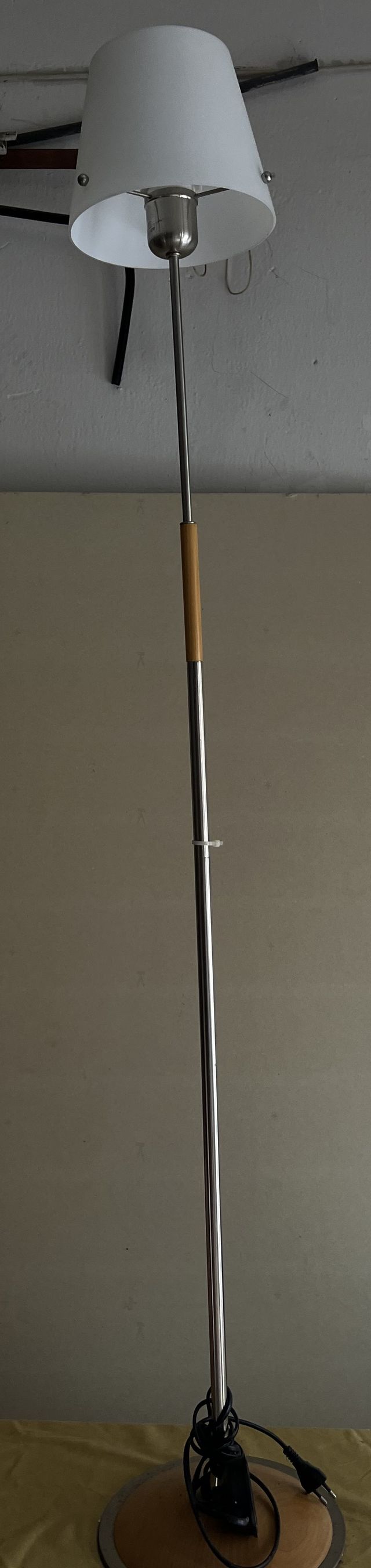 Lámpara pie moderna metal madera CON LUZ  PROGRESI