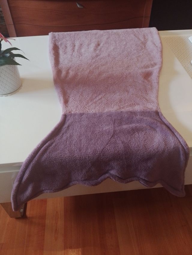 Manta infantil cola de sirena 134 cm largo