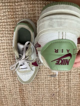 Nike Air Force 1 Plataforma - Beige/Rojo/Verde agu