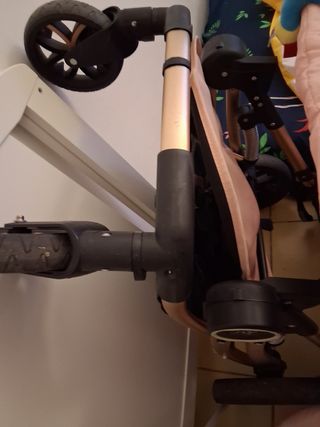 Lote carrito bebé: capazo, silla, ropa