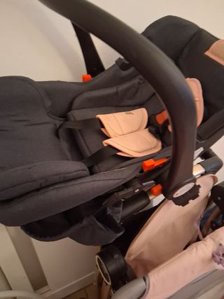 Lote carrito bebé: capazo, silla, ropa