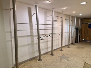 Perchero metalico para ropa de la tienda
