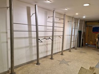 Perchero metalico para ropa de la tienda