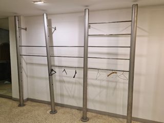 Perchero metalico para ropa de la tienda