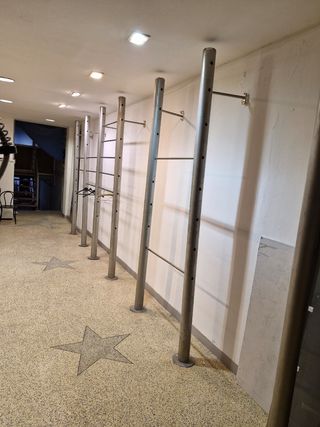 Perchero metalico para ropa de la tienda