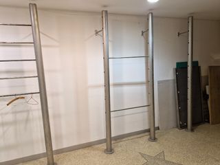Perchero metalico para ropa de la tienda