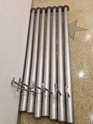 Perchero metalico para ropa de la tienda