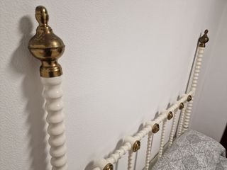 Cabecero antiguo metal clásico restaurado