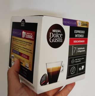 Cafetera de cápsulas blanca