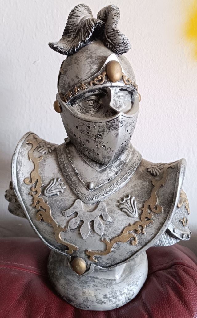Busto caballero medieval