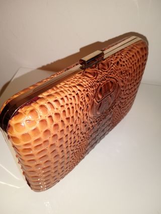 Pochette marrone effetto coccodrillo