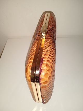Pochette marrone effetto coccodrillo