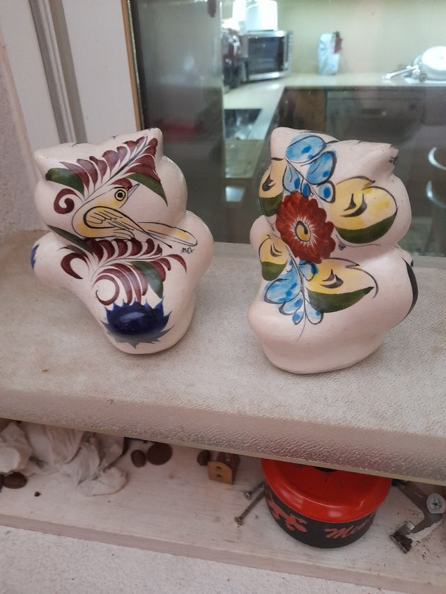 2 Buhos de cerámica pintados a mano