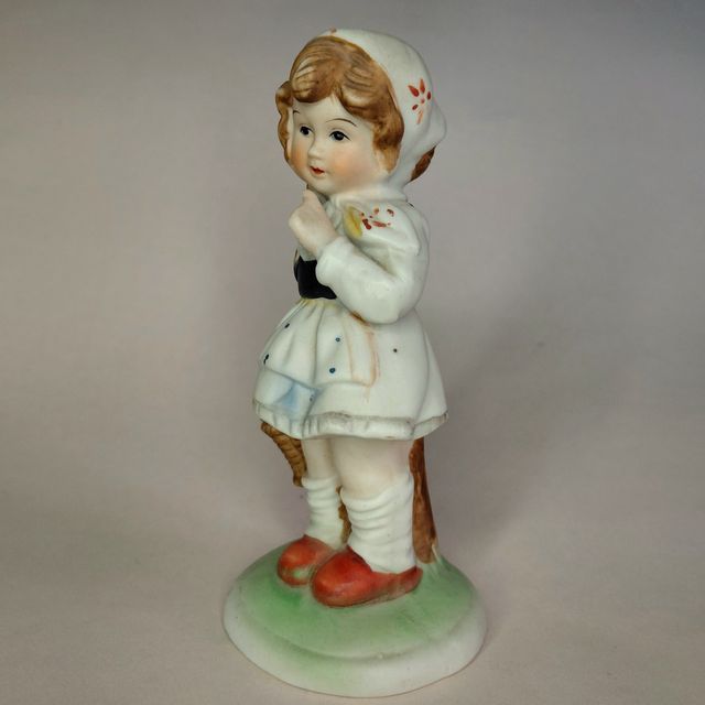 Figura cerámica vintage estilo Hummel Goebel niña 