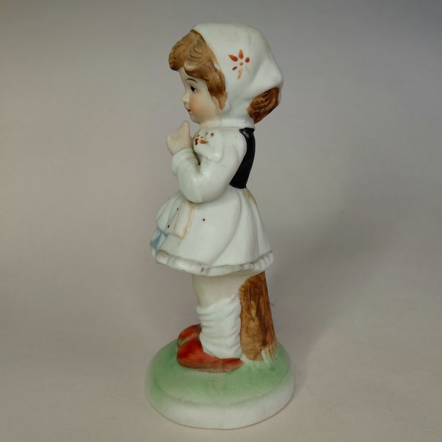 Figura cerámica vintage estilo Hummel Goebel niña 