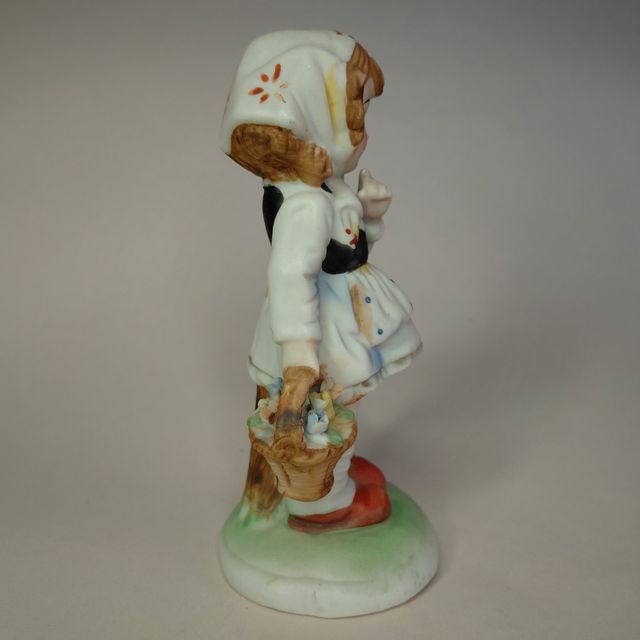 Figura cerámica vintage estilo Hummel Goebel niña 