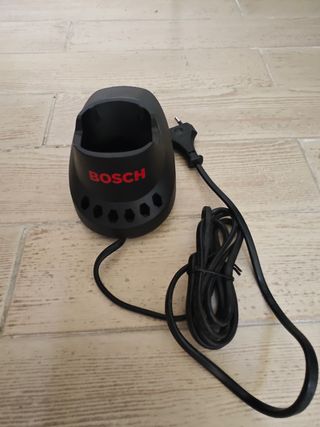 Cargador Bosch para batería D-70745
