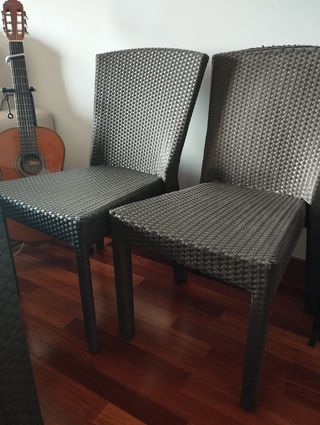 Sillas y mesa ratán para jardín 