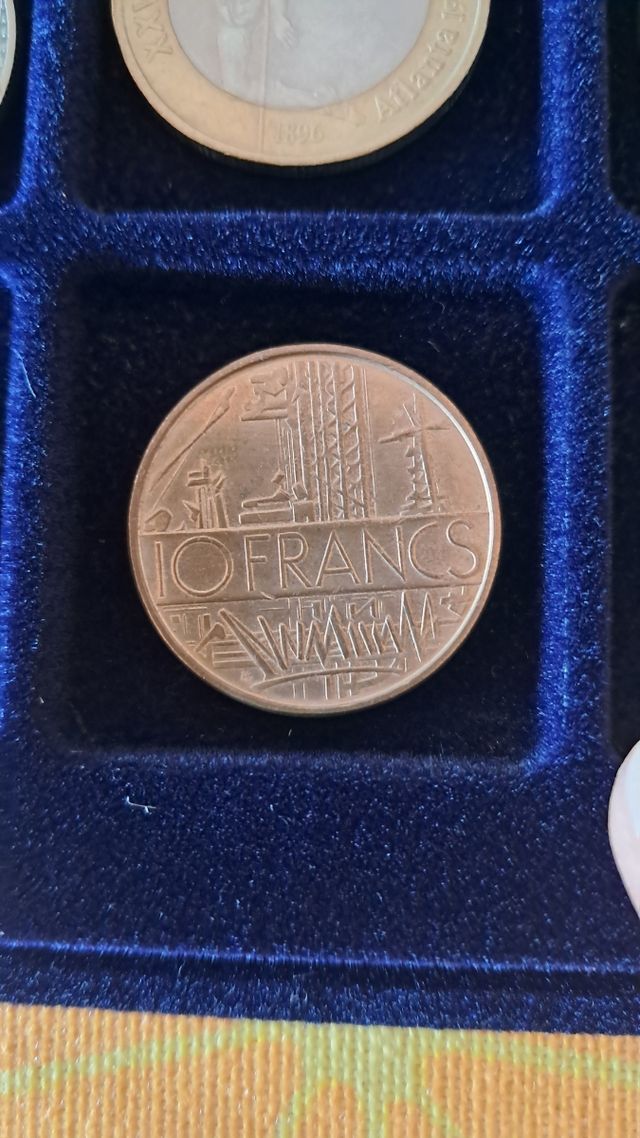 Moeda 10 Francos Franceses (1976)