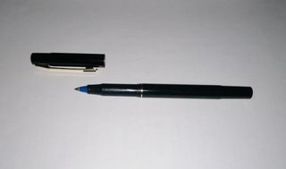 BOLÍGRAFO METÁLICO - NEGRO Y DORADO