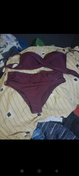 Bikini color burdeos sin estrenar 