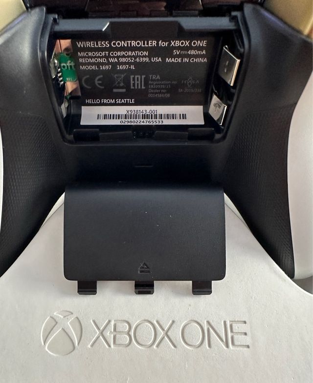 Mando Xbox One Lunar White